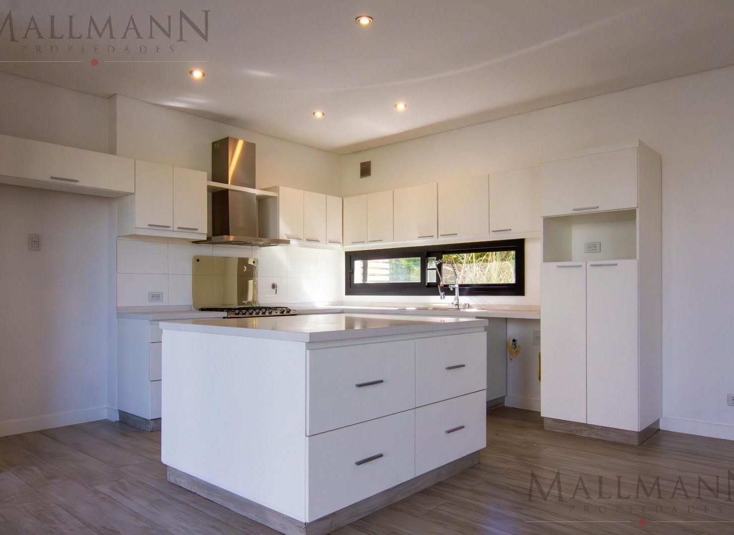 Foto de Casa en Venta 4 Dorms en Suite sobre la laguna con pileta en Pilará, imagen 4