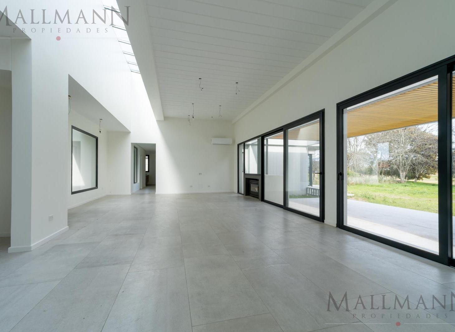 Foto de Venta Casa 6 Amb Orientación Noroeste en Everlinks, Luján, imagen 3