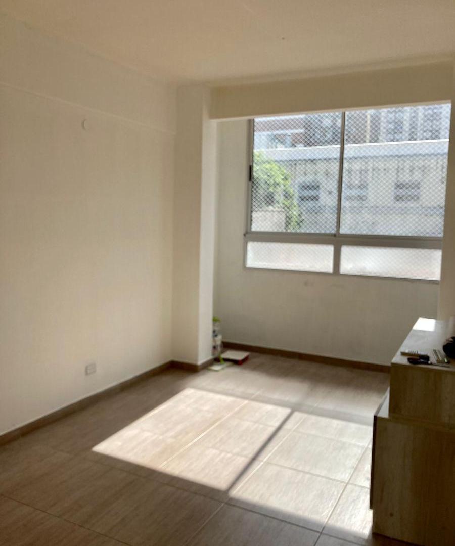 Foto de Departamento refaccionado a nuevo primer piso por escalera, imagen 2