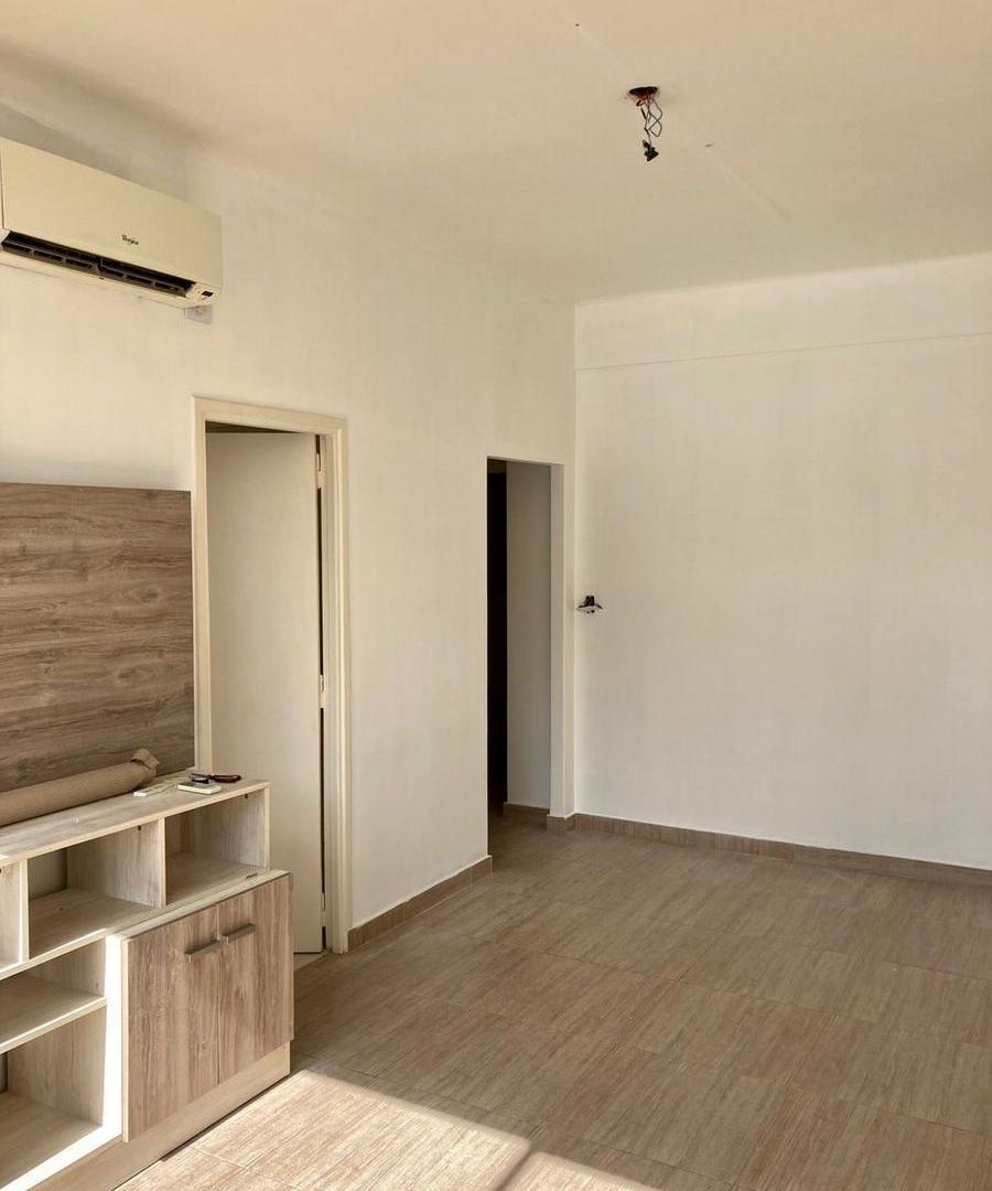 Foto de Departamento refaccionado a nuevo primer piso por escalera, imagen 1