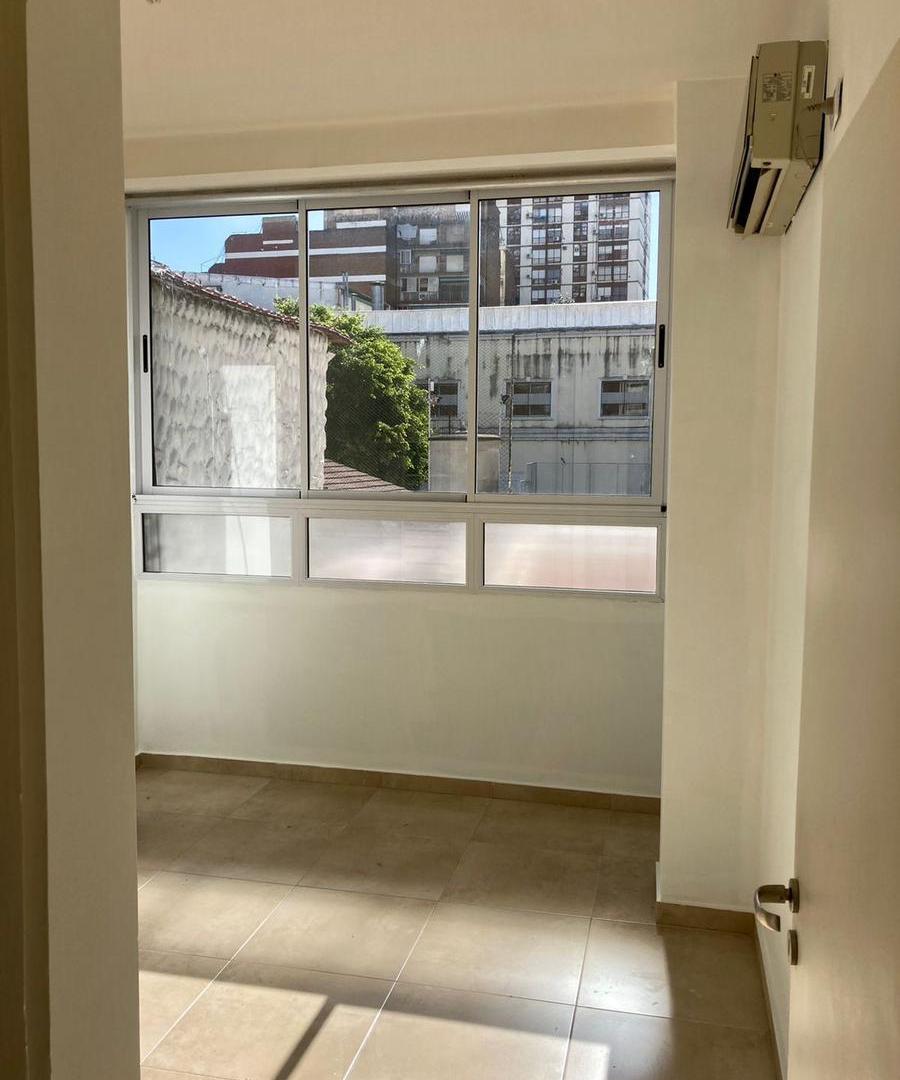 Foto de Departamento refaccionado a nuevo primer piso por escalera, imagen 5