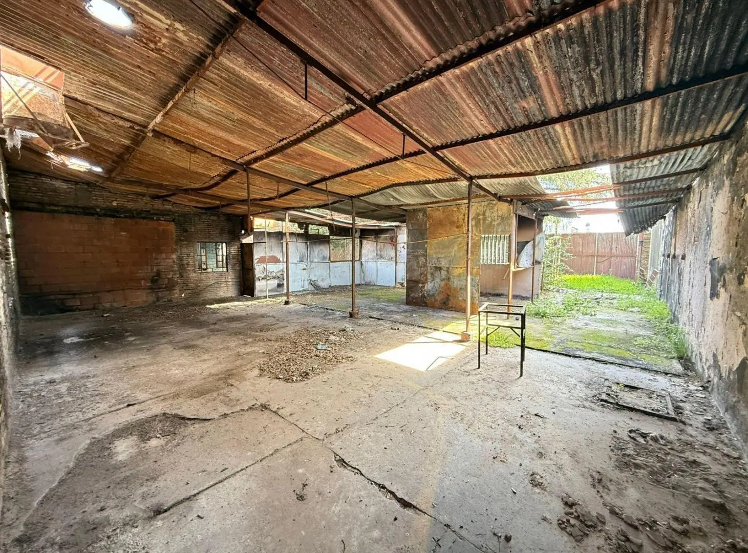 Galpón en venta de 360 m2 cubiertos y 967 m2 de terreno!!!! 3