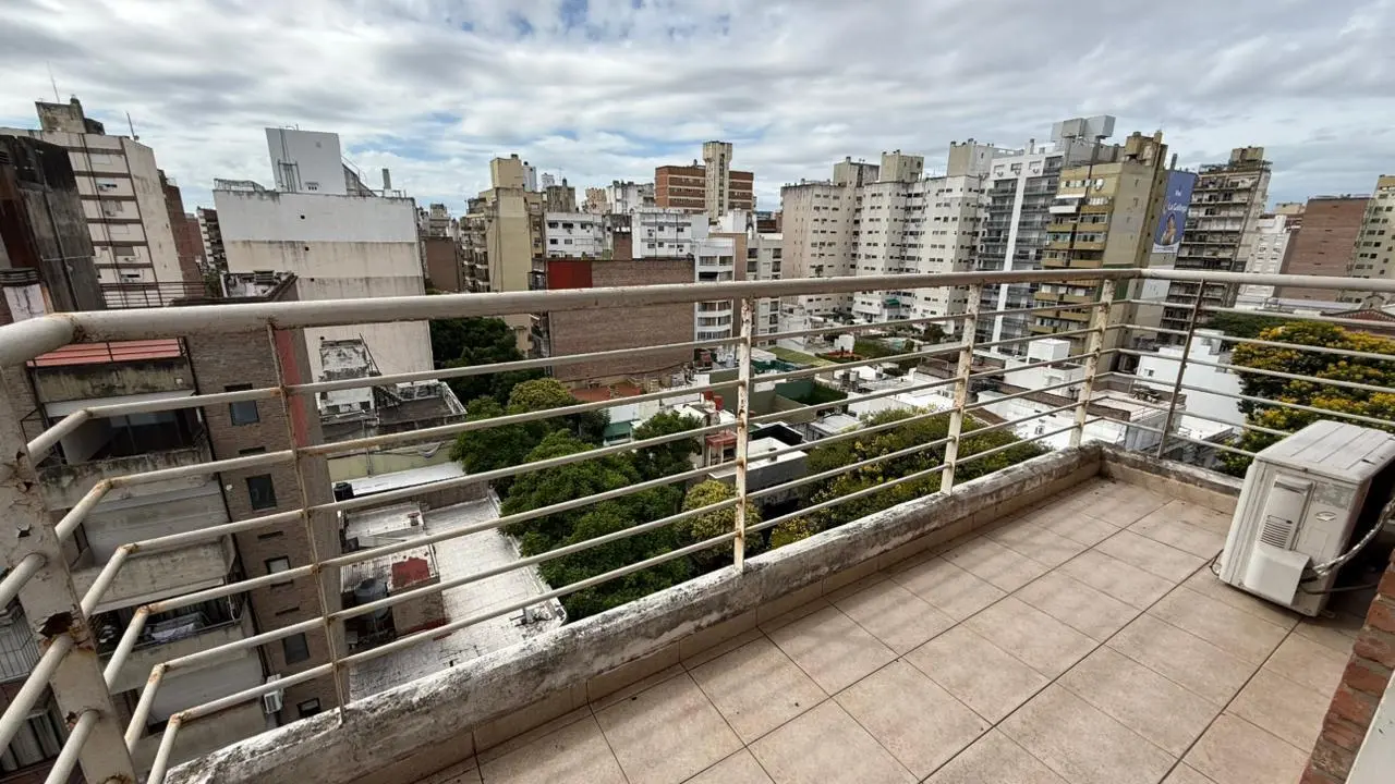 Departamento en venta duplex de 3 dormitorios con pileta y parrillero en Centro 5