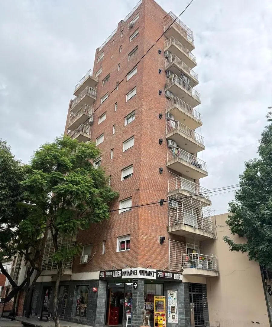 Departamento en venta duplex de 3 dormitorios con pileta y parrillero en Centro 2