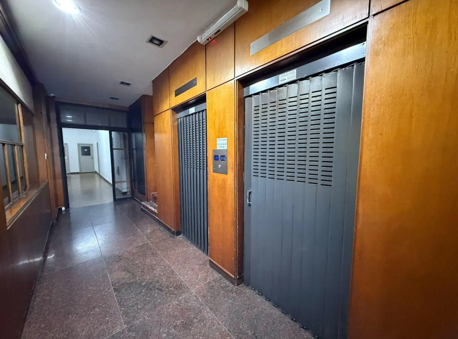 Oficina en alquiler con privados 5