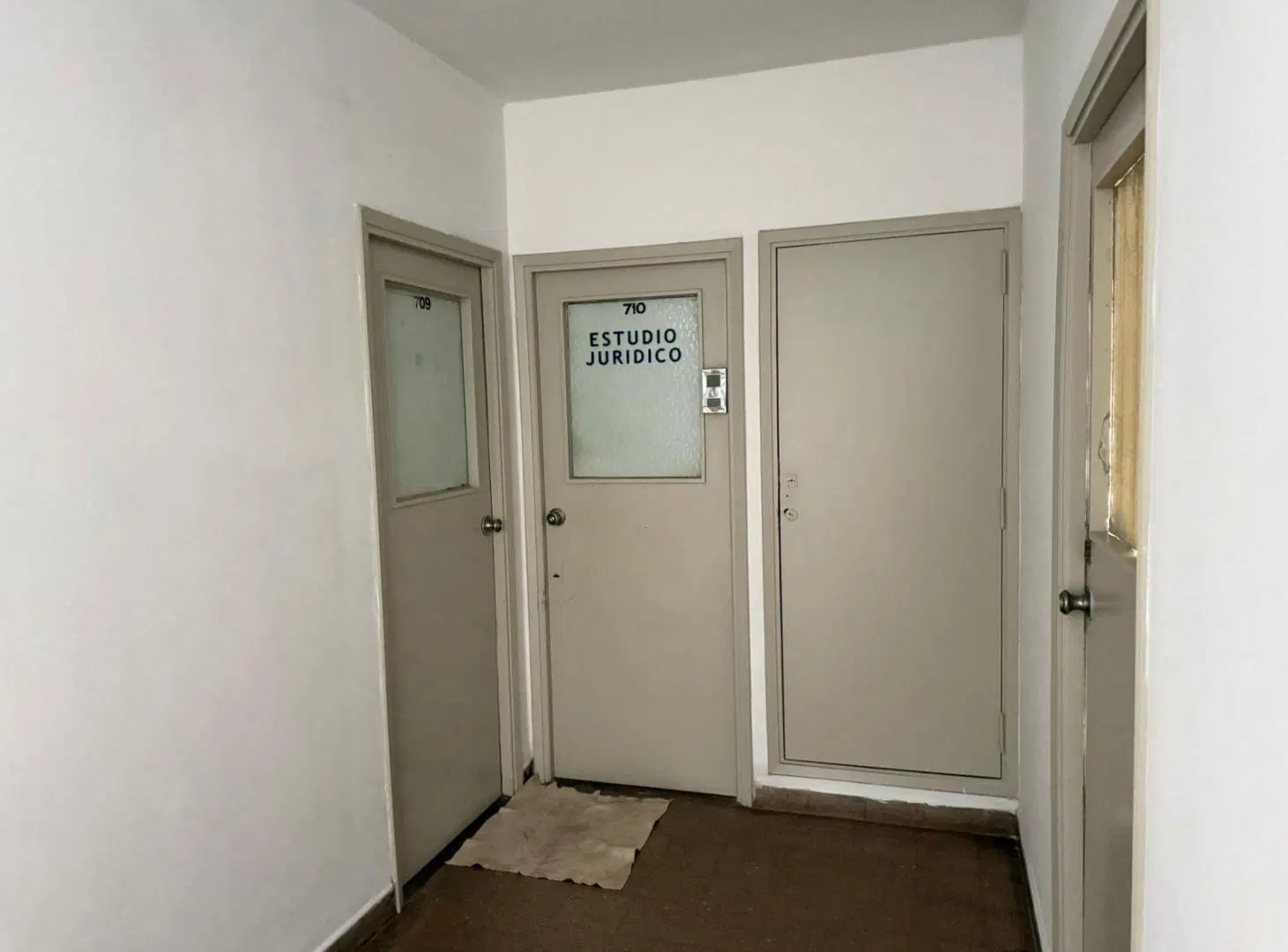 Oficina en alquiler con privados 2