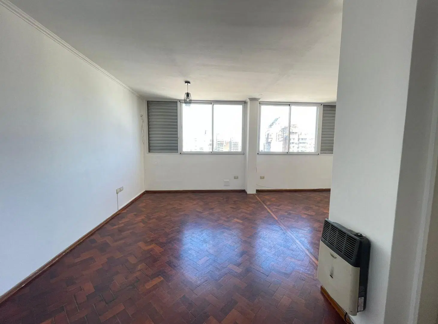 Departamento de 2 dormitorios con cochera! Barrio Martin 4