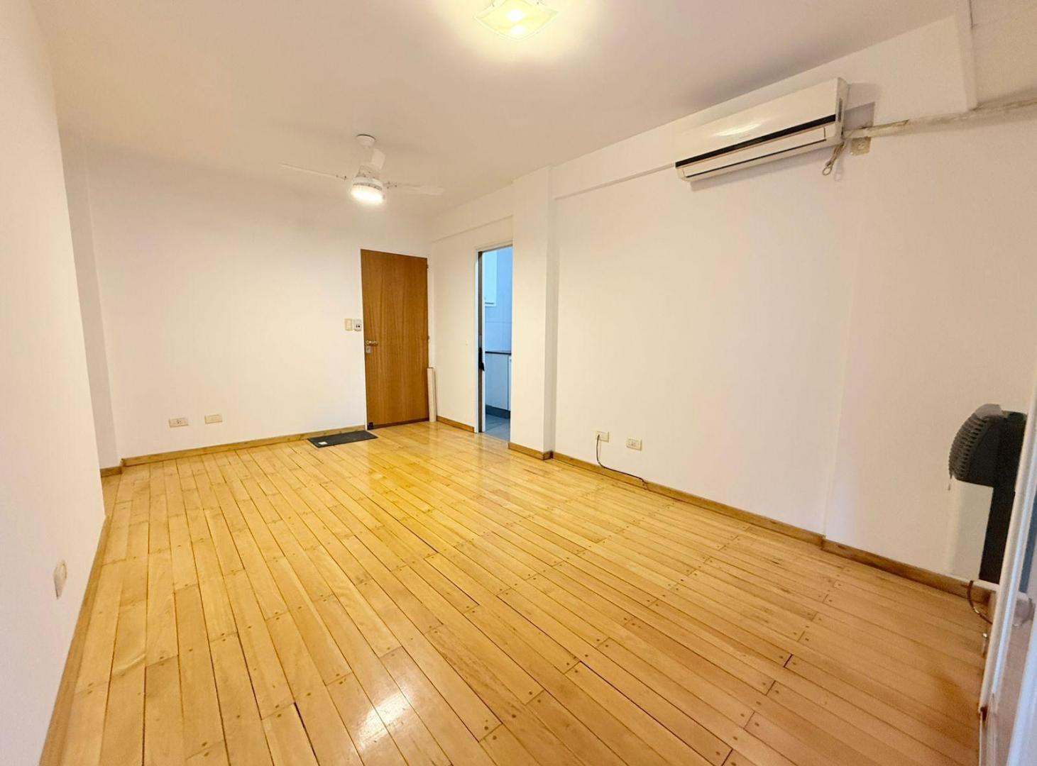 Foto de Departamento al frente con balcón, imagen 2