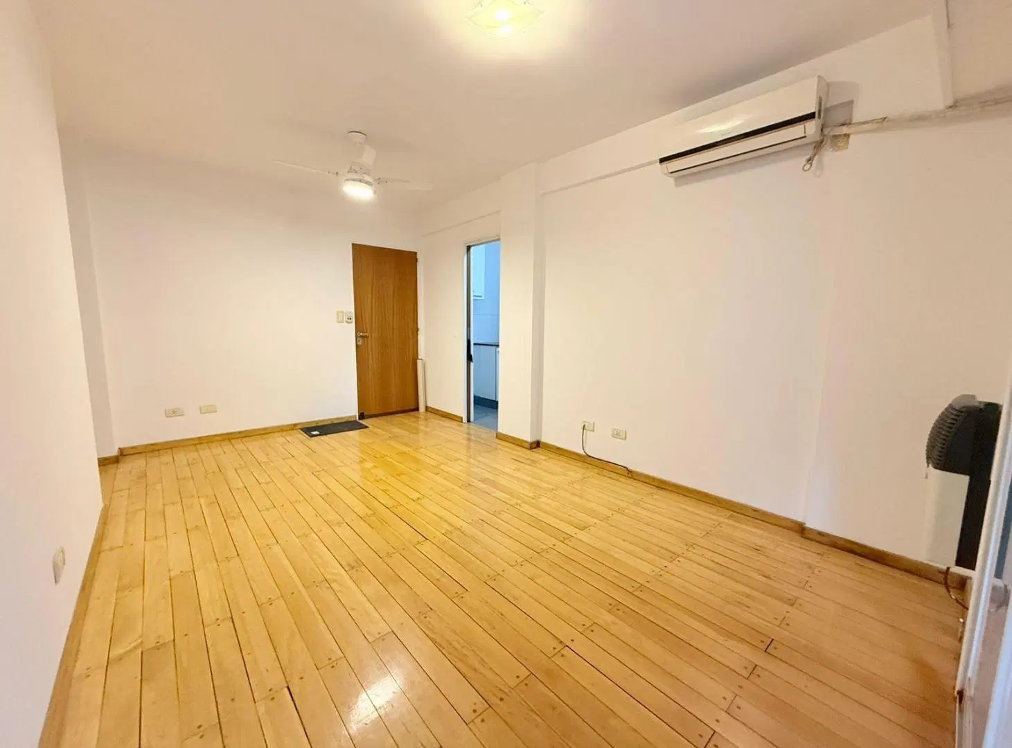 Departamento al frente con balcón 1