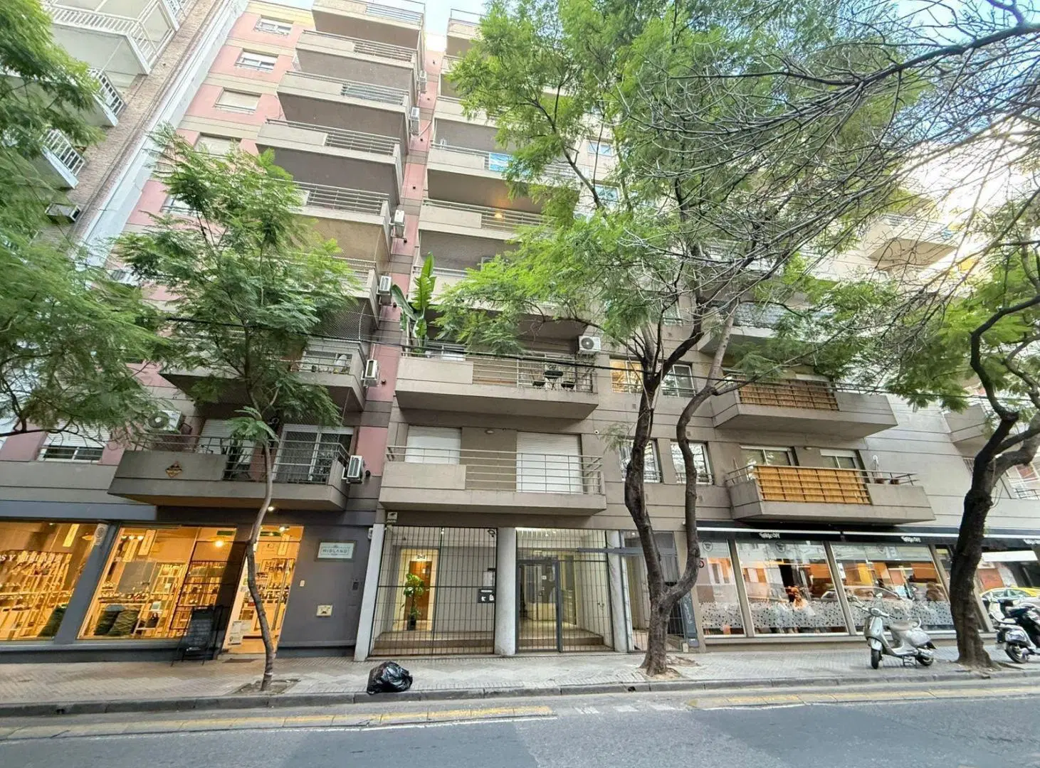 Departamento al frente con balcón 3