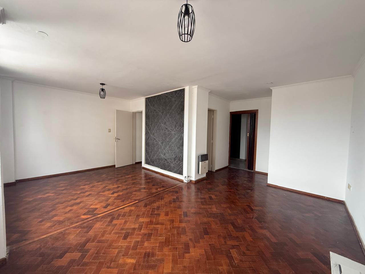 Foto de Departamento de 2 dormitorios con cochera! Barrio Martin, imagen 1