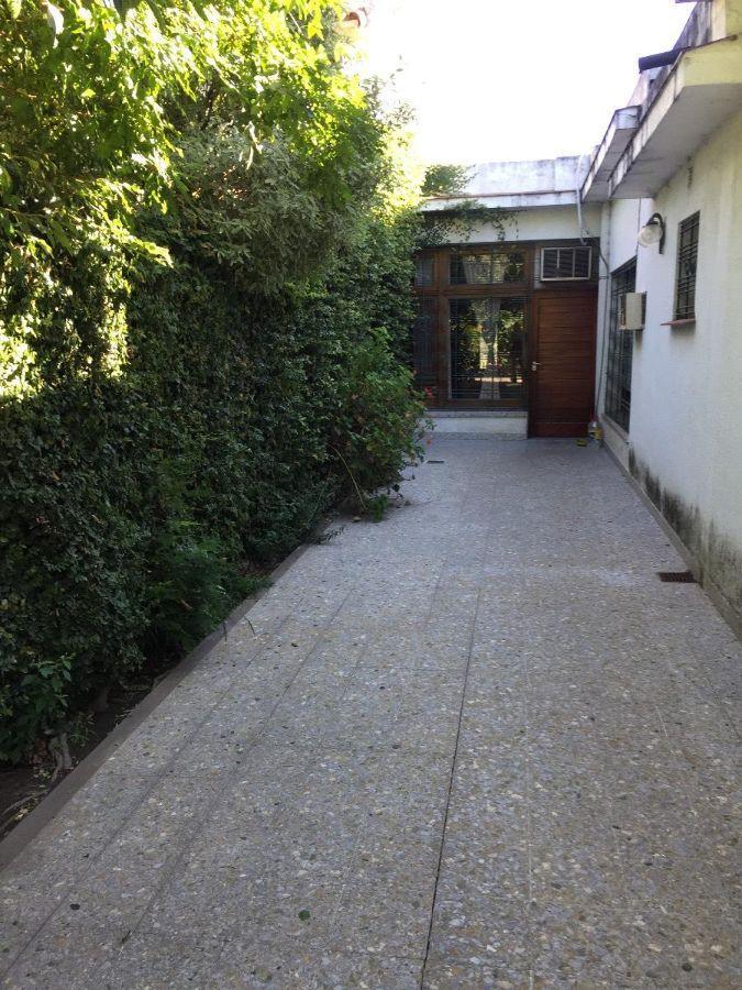 Casa en venta de 5 dormitorios c/ cochera en Lomas de Zamora