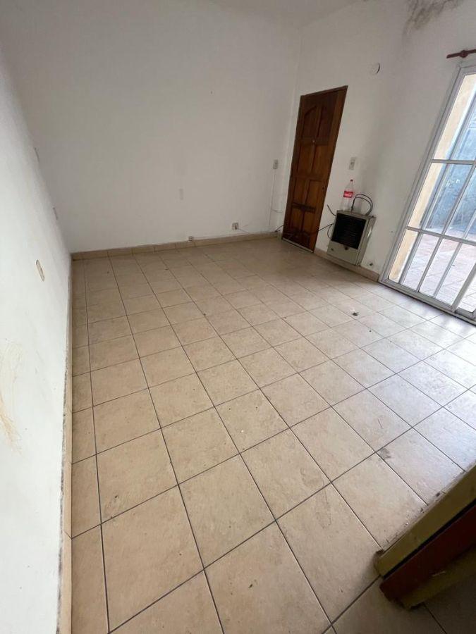 Foto de Galpón con vivienda 3 ambientes en venta y/o Alquiler - Luis Guillón, imagen 2