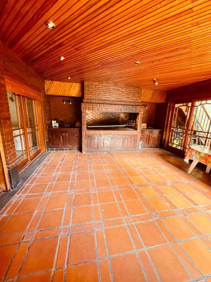 Casa con 5 Dorm. y Piscina en Venta - Lomas de Zamora 5