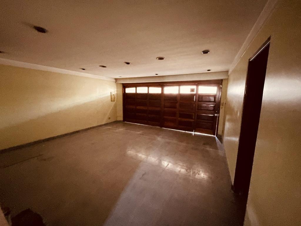 Casa con 5 Dorm. y Piscina en Venta - Lomas de Zamora 4