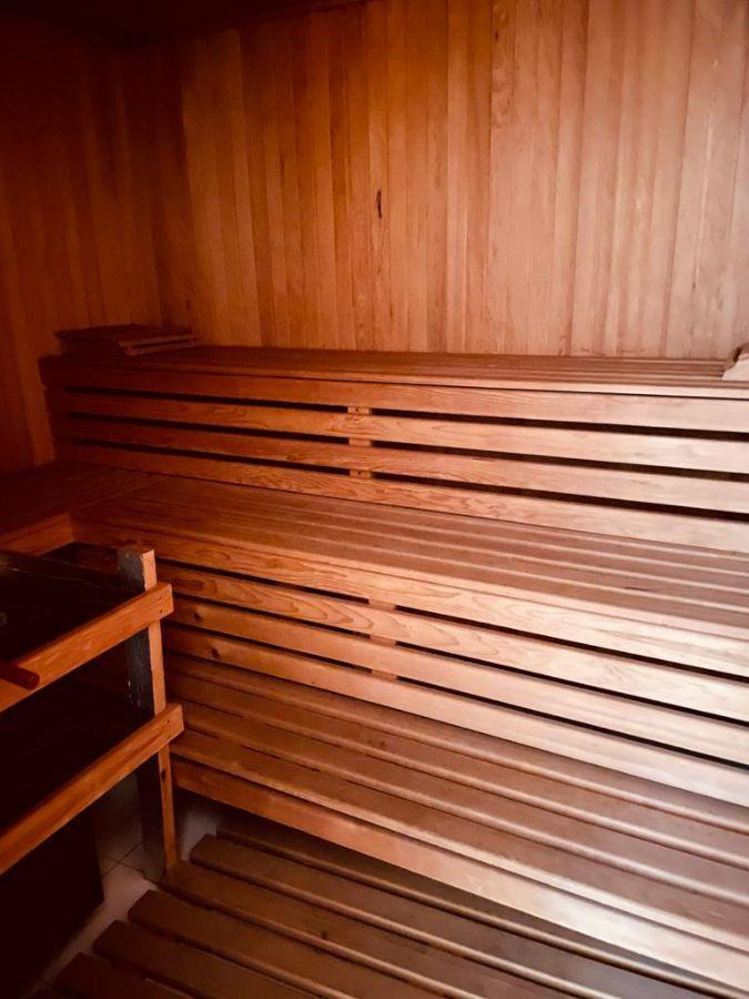 Casa con 5 Dorm. y Piscina en Venta - Lomas de Zamora 2