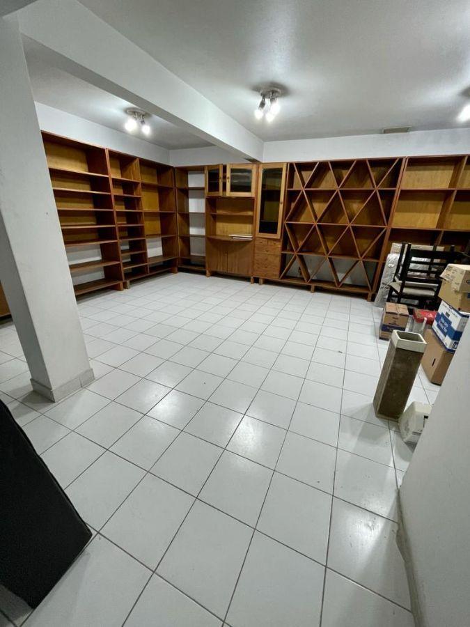 Casa con 5 Dorm. y Piscina en Venta - Lomas de Zamora 1