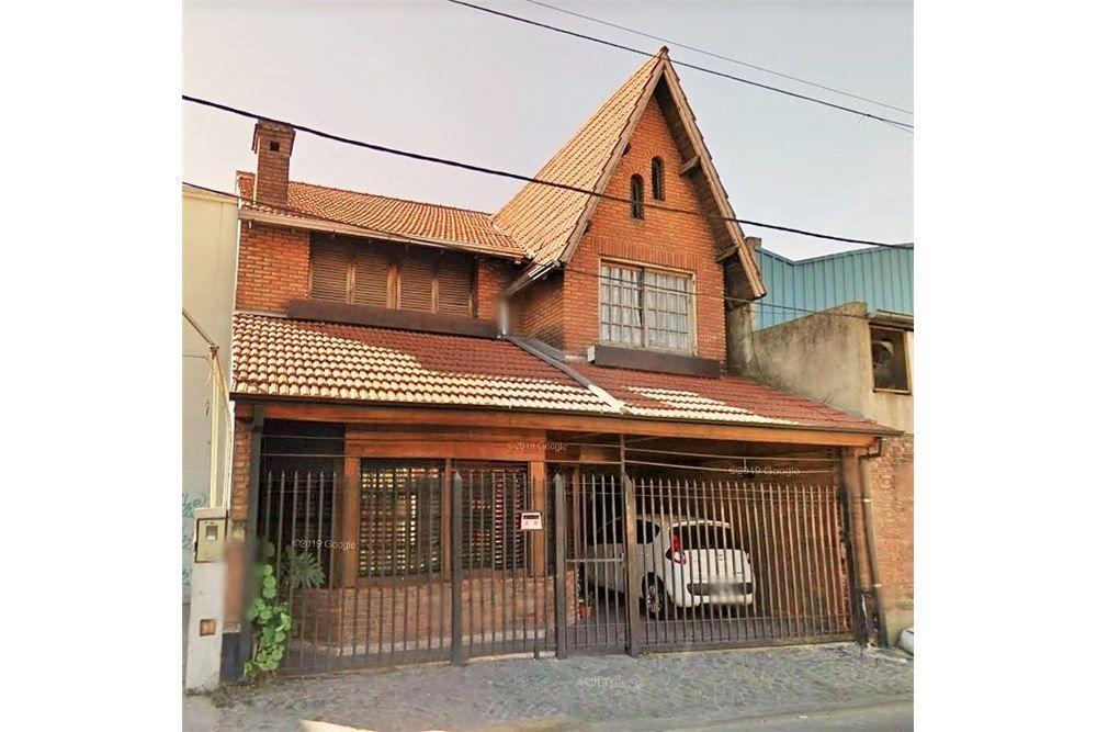 Magnifica casa en venta de 5 ambientes con cochera en Remedios de Escalada
