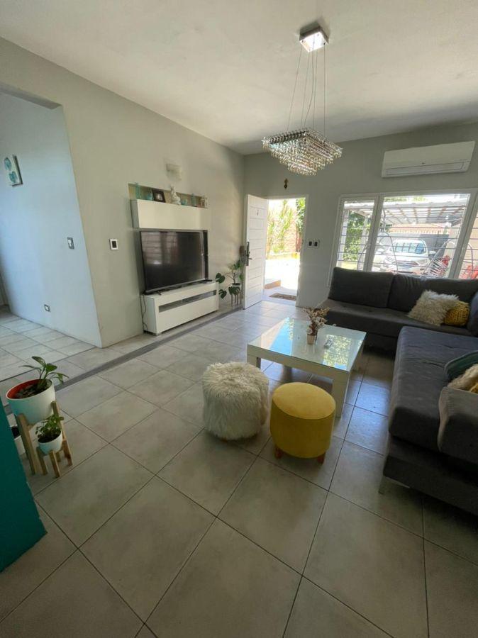 Foto de Hermosa casa en venta de 6 ambientes en Temperley, imagen 4