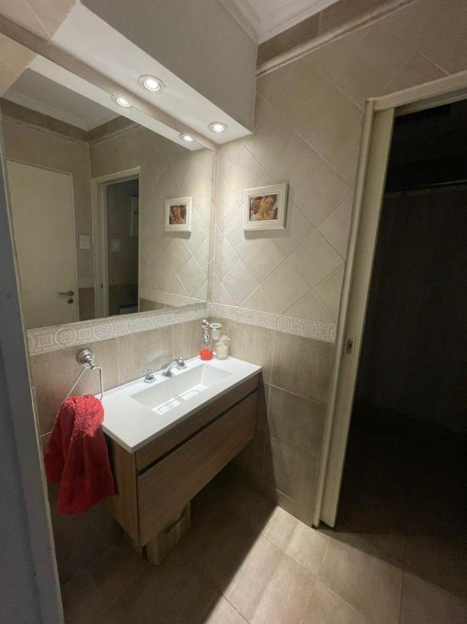 Foto de Hermosa casa en venta de 6 ambientes en Temperley, imagen 3