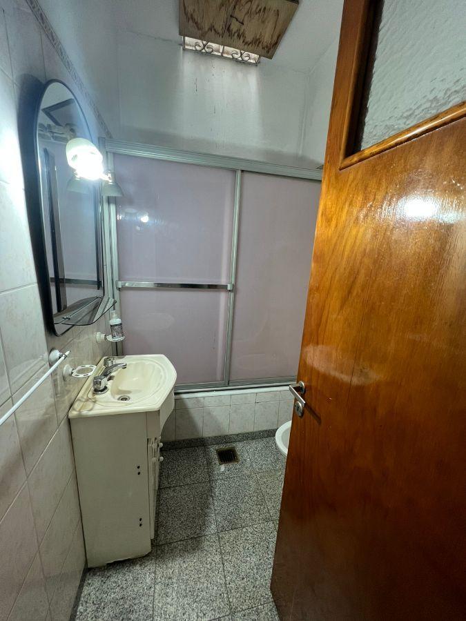 Casa en Venta de 8 Dorm. C/ Cochera en Monte Grande 1