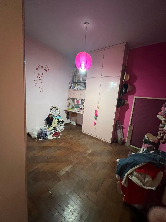Casa en Venta de 8 Dorm. C/ Cochera en Monte Grande 2