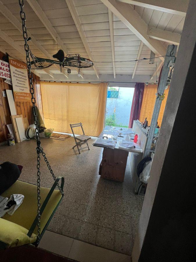 Casa en Venta de 8 Dorm. C/ Cochera en Monte Grande 3