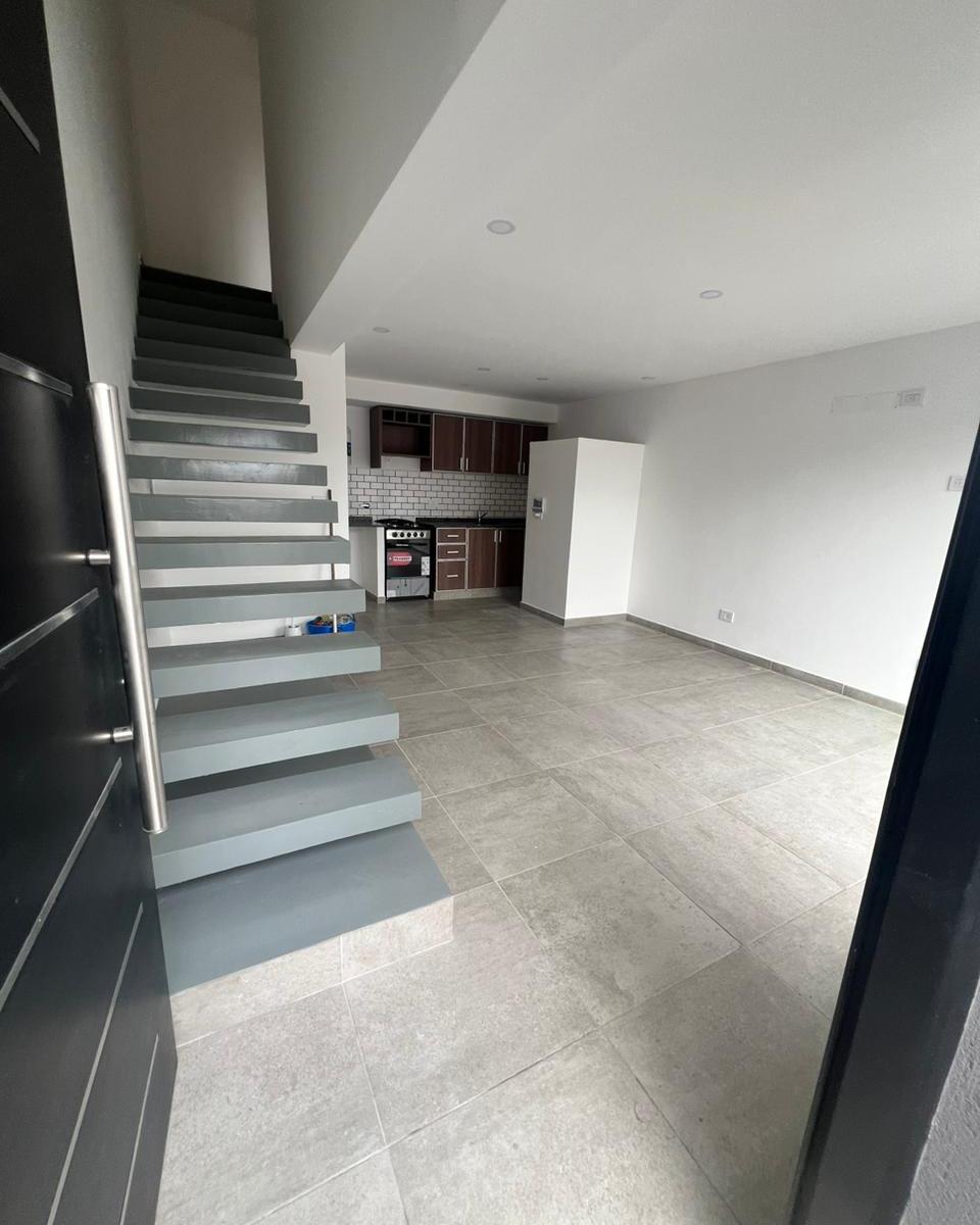 Dúplex en venta de 1 dormitorio c/ cochera en Luis Guillón