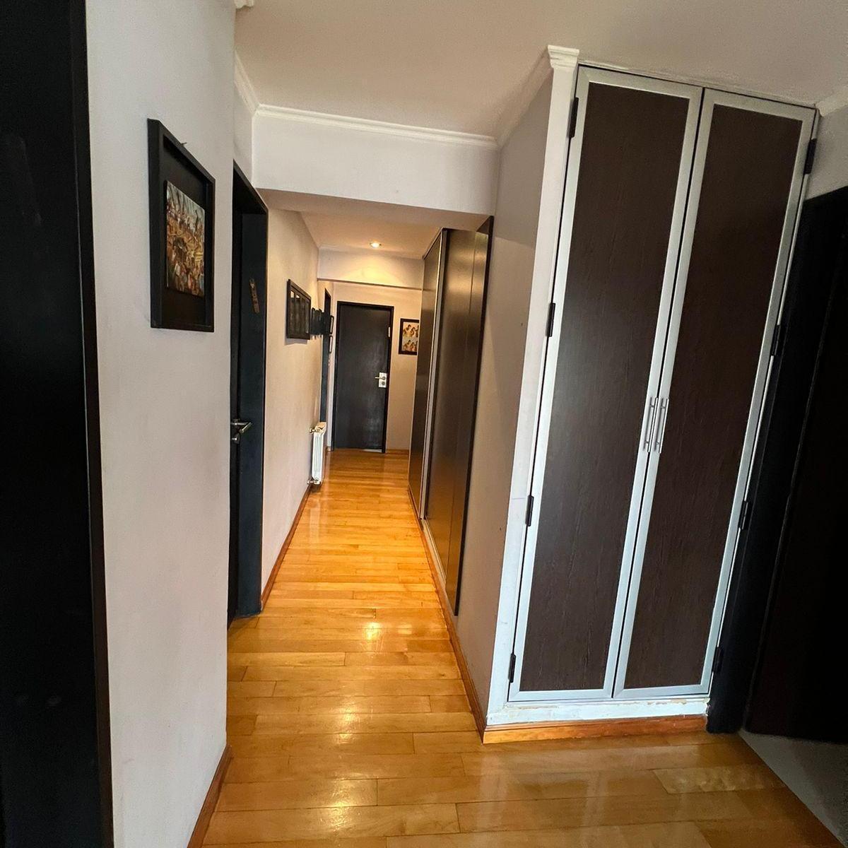 Departamento en venta de 4 dormitorios c/ cochera en Lomas de Zamora