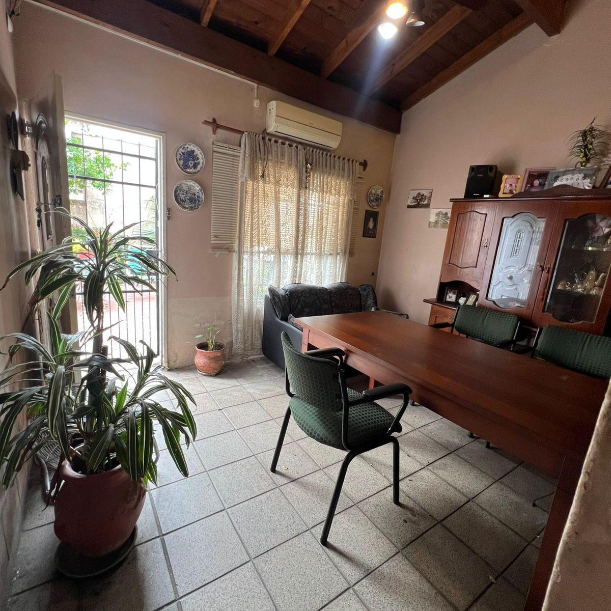 Casa en venta de 3 dormitorios c/ cochera en Temperley