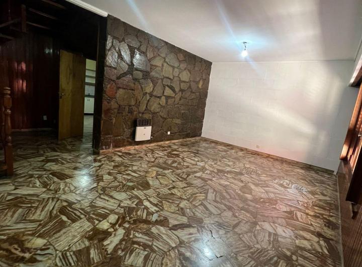 Casa en Alquiler de 4 dormitorios c/ cochera en Banfield Oeste 3
