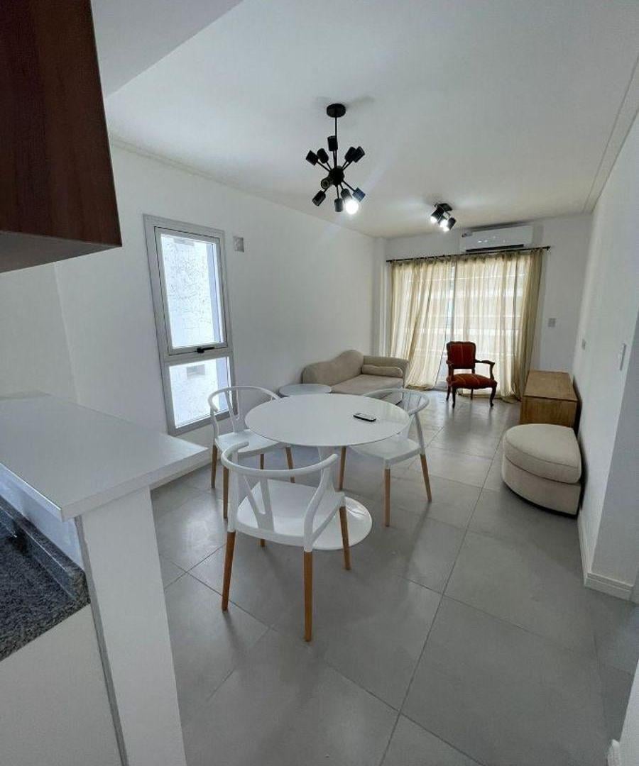 Departamento en alquiler temporario de 2 ambientes con cochera Lomas de Zamora