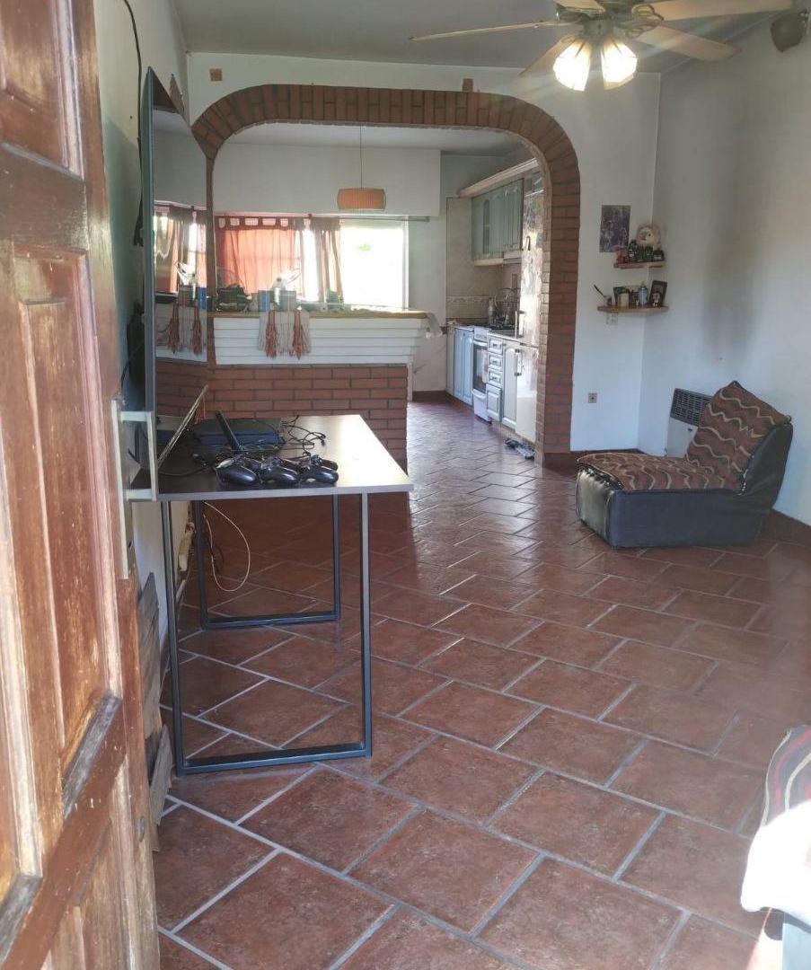 Foto de Chalet en venta c/ cochera en Banfield, imagen 3