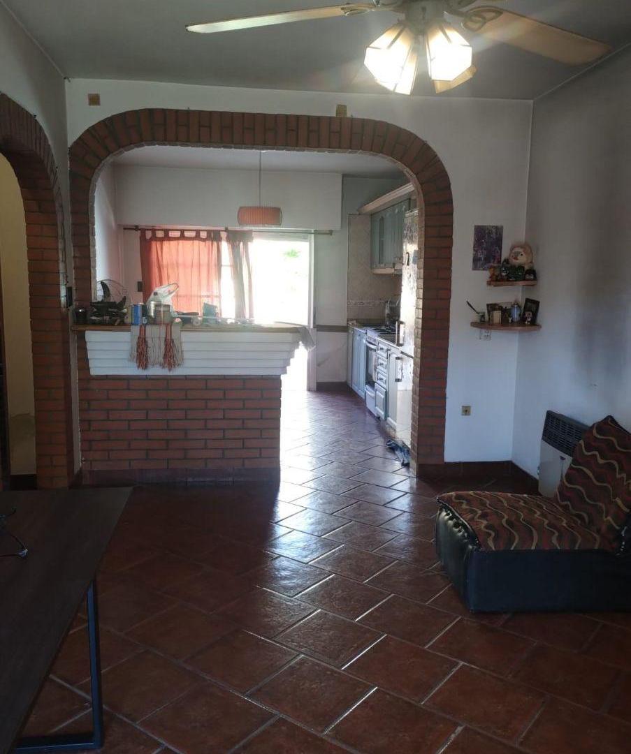 Foto de Chalet en venta c/ cochera en Banfield, imagen 4