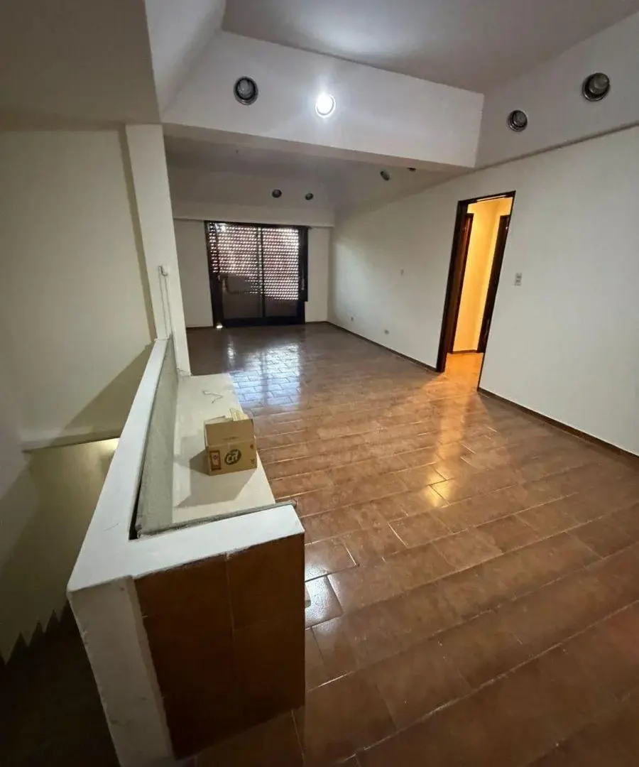 Galpón en alquiler de 500m2 ubicado en Lanús Oeste 5