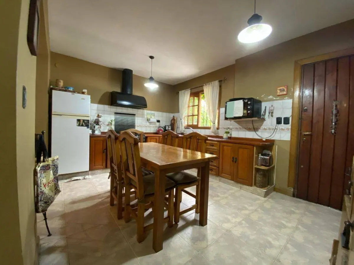 Casa en venta c/ cochera en Banfield 2