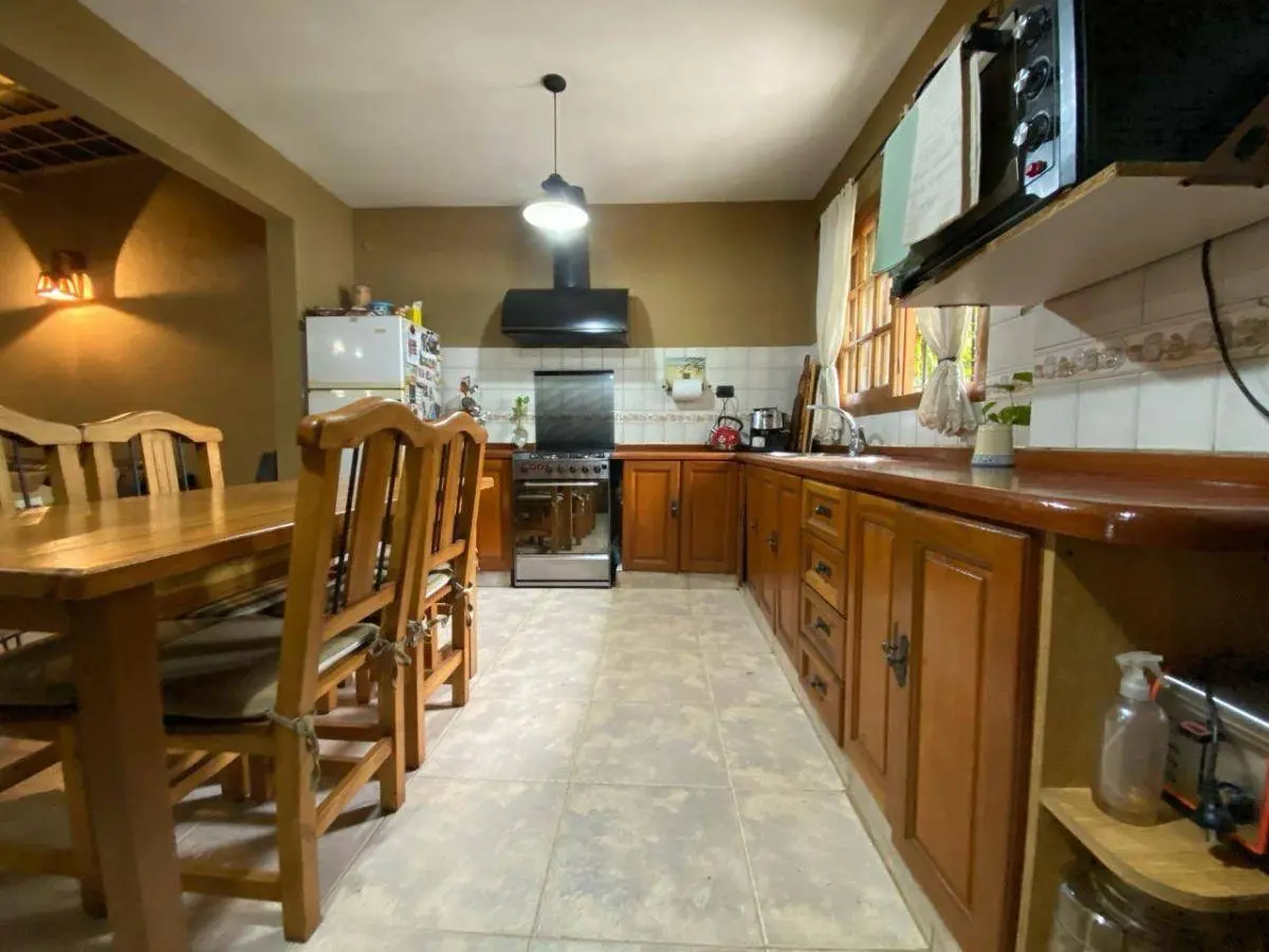 Casa en venta c/ cochera en Banfield 3