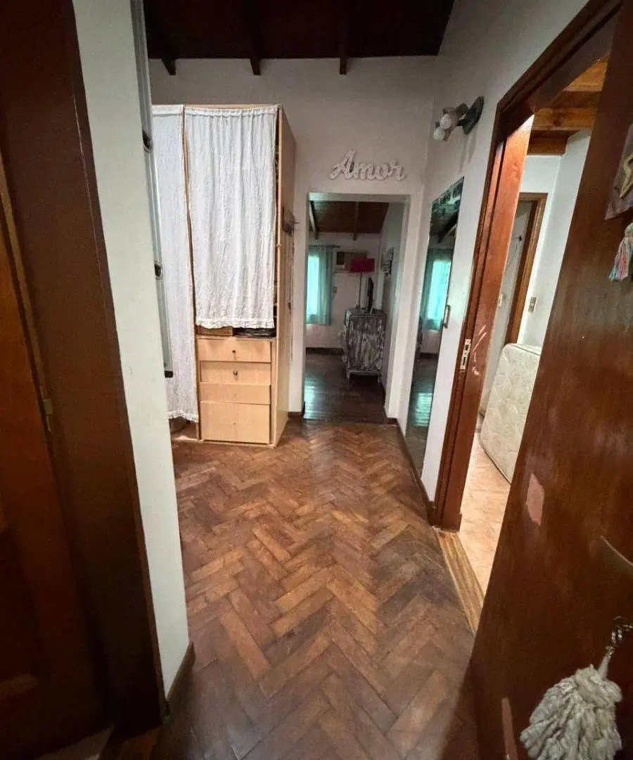 Casa en venta c/ cochera en Banfield 8