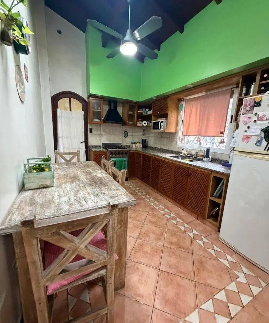 Casa en venta c/ cochera en Banfield 5