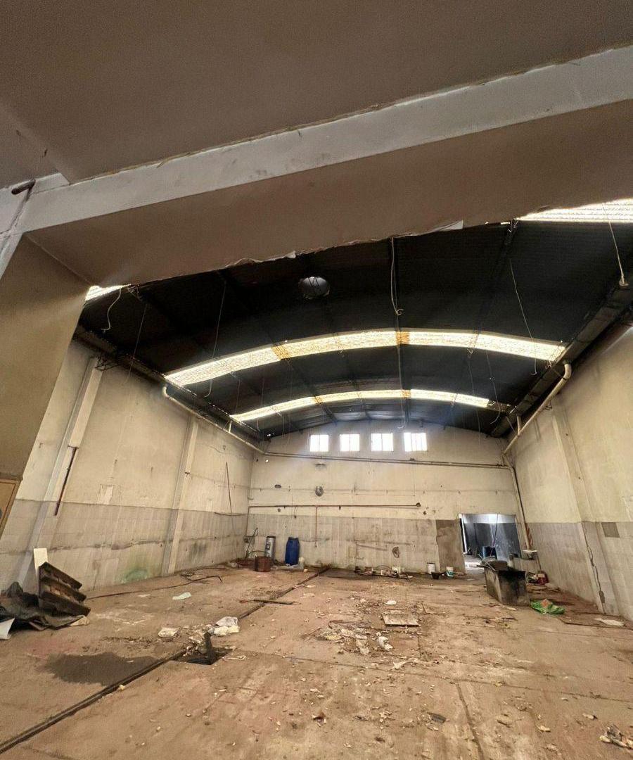 Foto de Galpón Comercial de 283 m² c/ Oficina y Patio - Pergamino 1346, Lanús, imagen 3