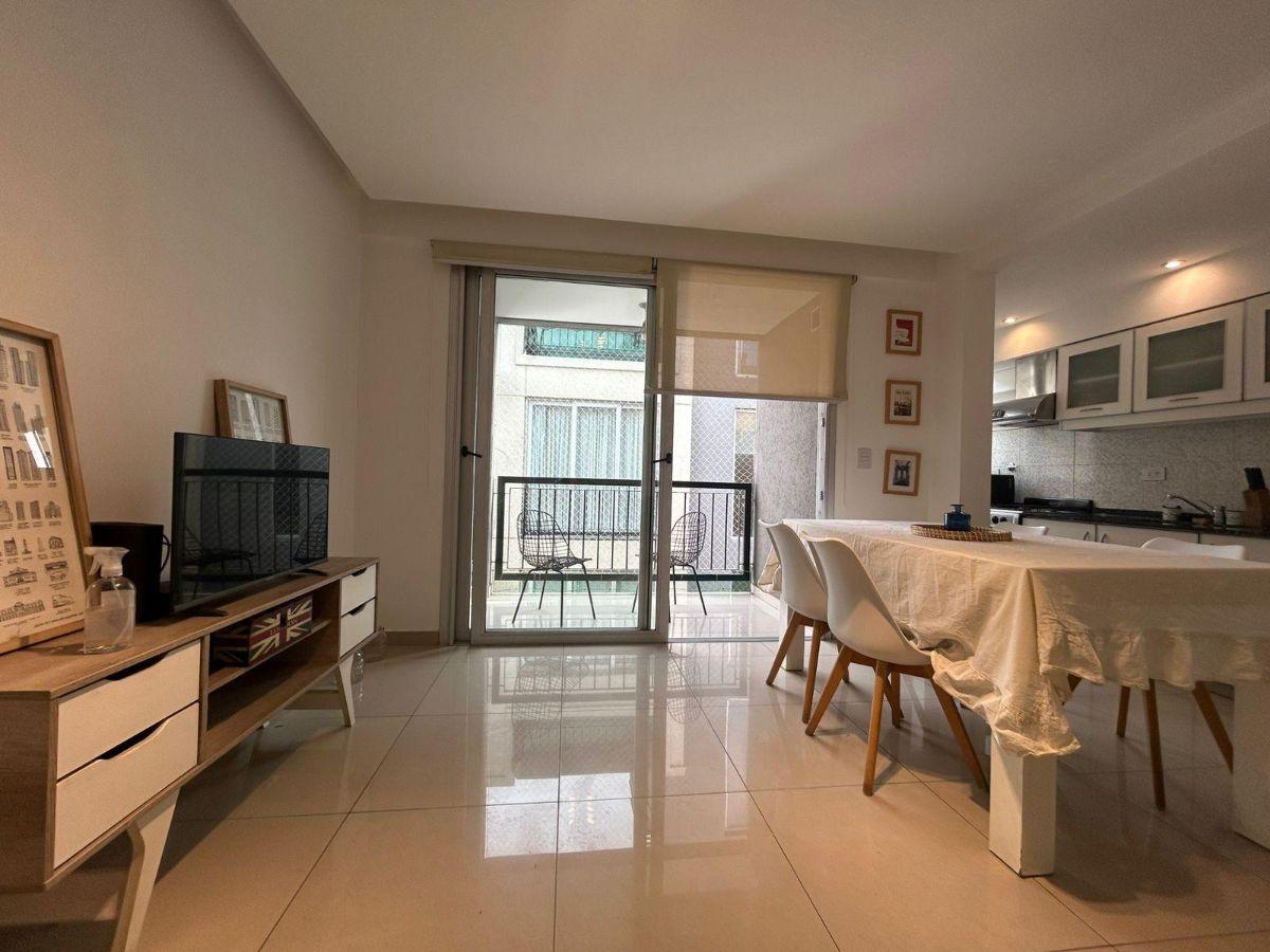 Foto de Venta departamento de 2 dormitorios c/ cochera en Banfield, imagen 1