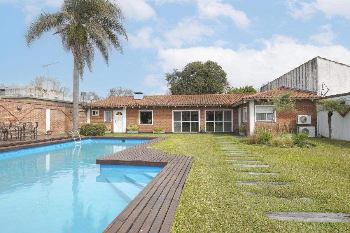 Foto de Casa en Alquiler de 6 ambientes, quincho, Pileta y cochera en Temperley, imagen 1