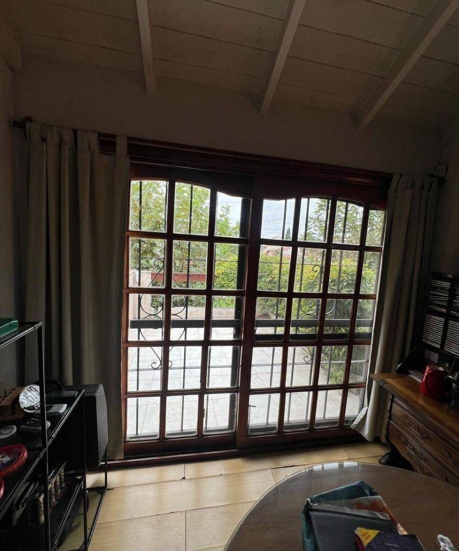 Foto de Casa en Alquiler de 6 ambientes, quincho, Pileta y cochera en Temperley, imagen 5