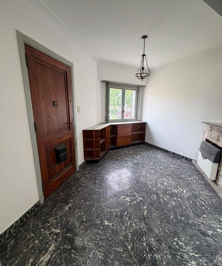 Foto de Casa en venta c/ cochera en Banfield, imagen 1