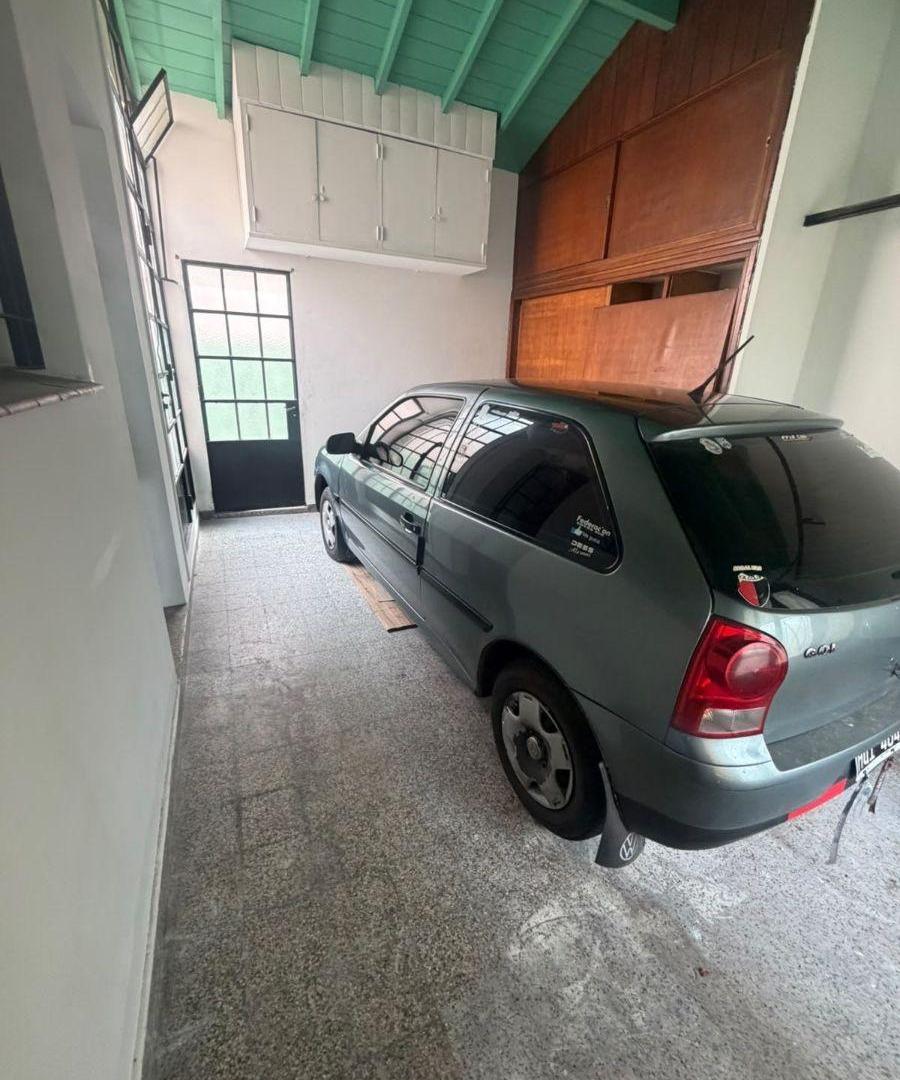 Foto de Casa en venta c/ cochera en Banfield, imagen 2