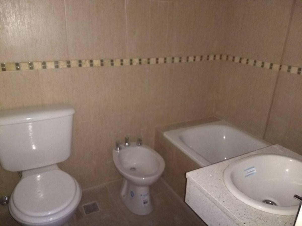 Foto de Departamento en alquiler Ayacucho al 200 - Lomas de Zamora Oeste, imagen 3