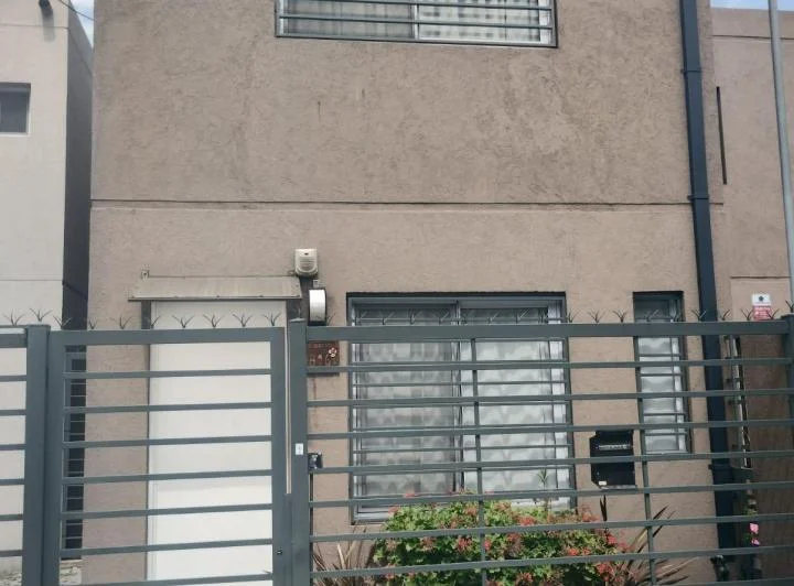 Hermoso Duplex con parque y cochera!!. 3