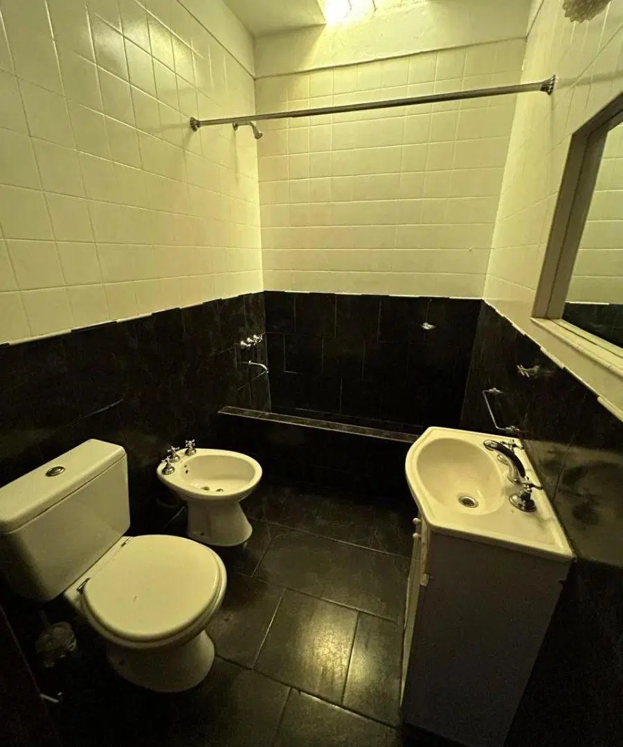 Departamento con 75 m² construidos, 2 ambientes en venta en Banfield 5