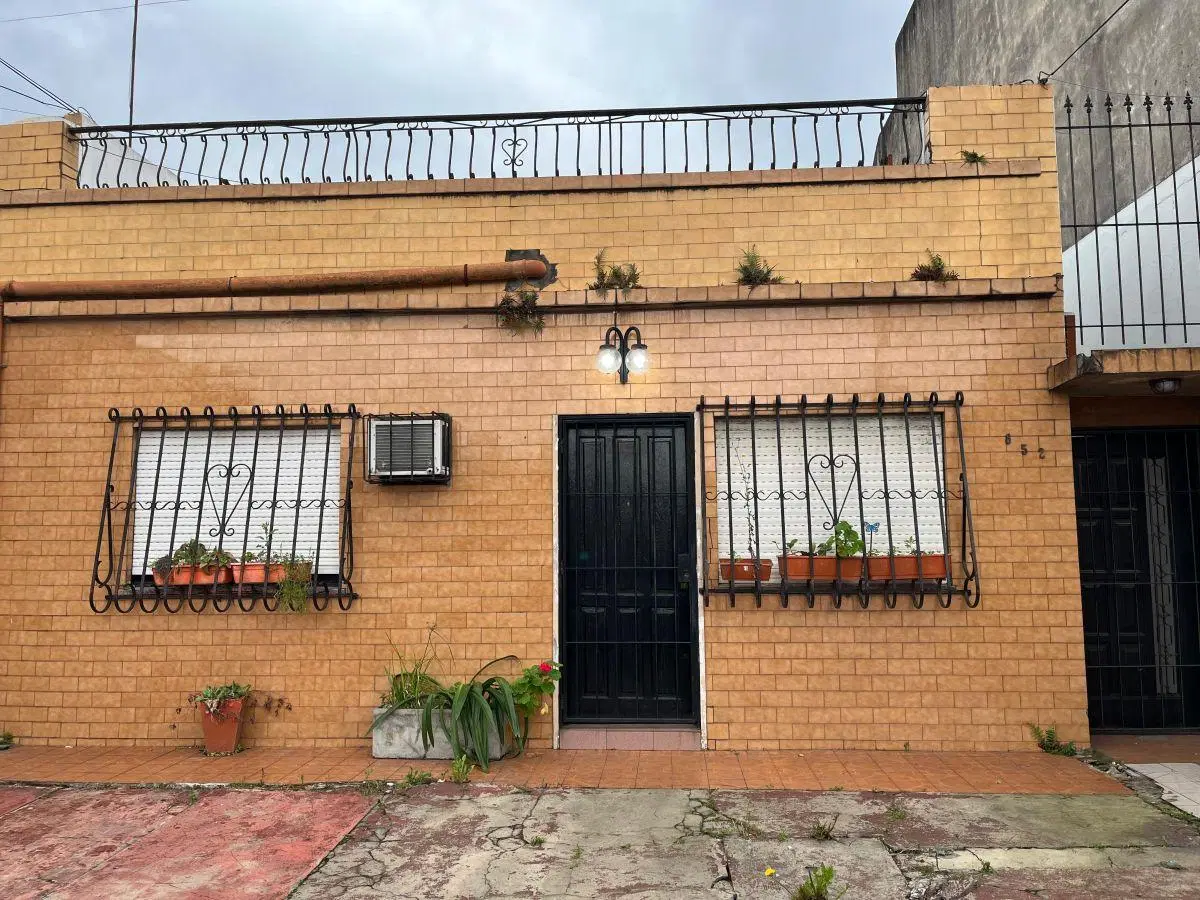 Dos casas sobre lote de 245 m² con 3 dormitorios en venta en La Tablada 3