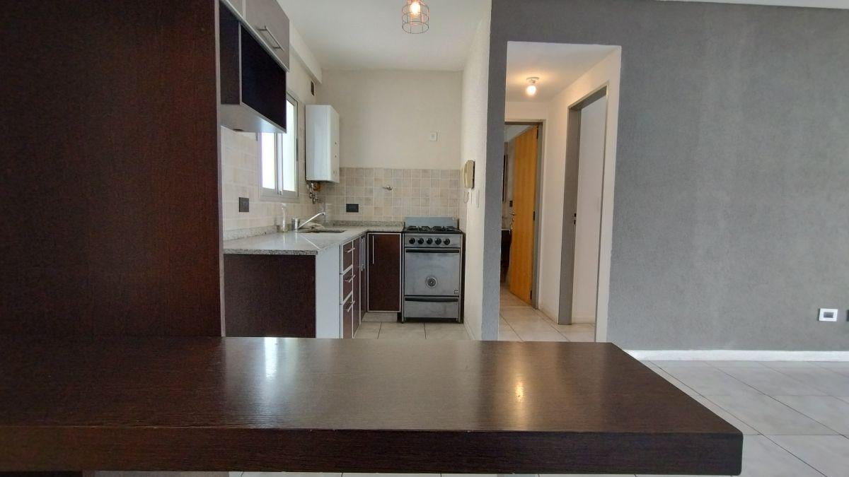 Foto de Departamento de 40 m² con 1 habitación en alquiler en Morón, imagen 3
